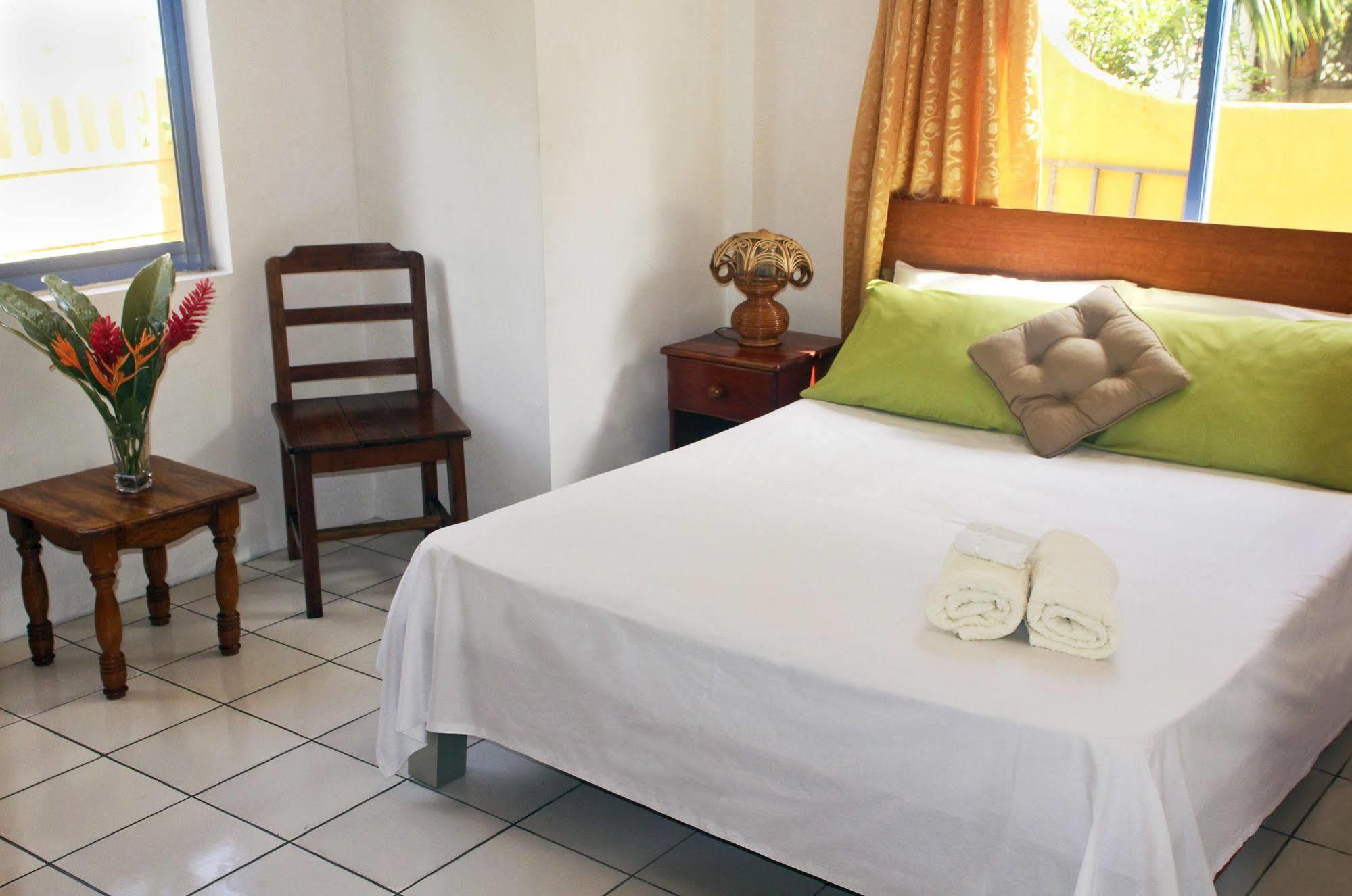 Vicky'S Holiday Apartment Beau Vallon  Exteriör bild